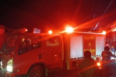 পাকুন্দিয়ায় আগুনে পুড়ল চার দোকান