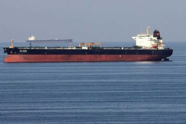 হরমুজ প্রণালীতে তেলবাহী ট্যাংকার আটক করেছে ইরান