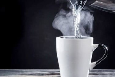 সকালে গরম পানি পানের ৭ উপকার