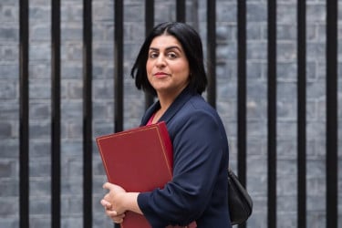 যুক্তরাজ্যে শরণার্থীরা স্থায়ী নাগরিকত্ব পাবেন ২০ বছর পর