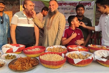 বগুড়ায় দুই শতাব্দীর নবান্ন উৎসবে মেতেছে গ্রামবাসী