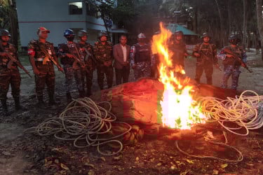 বরিশালে তিনটি বেহুন্দি জাল পুড়িয়ে ধ্বংস