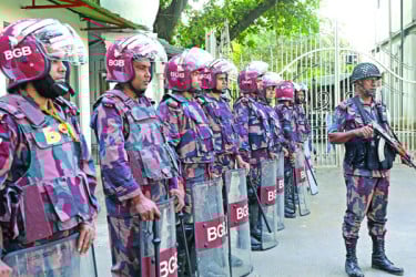 সারা দেশে আগুন ককটেল বোমা