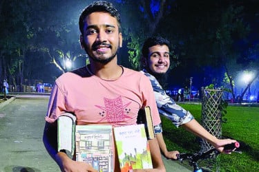 দুই বন্ধুর বইচক্র