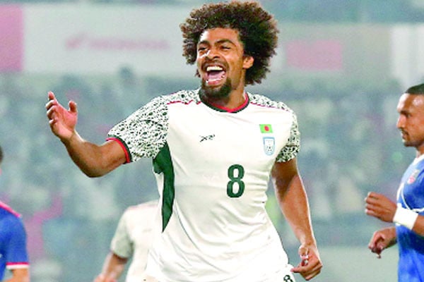 হামজার বাকি শুধু গোল কিপিং!