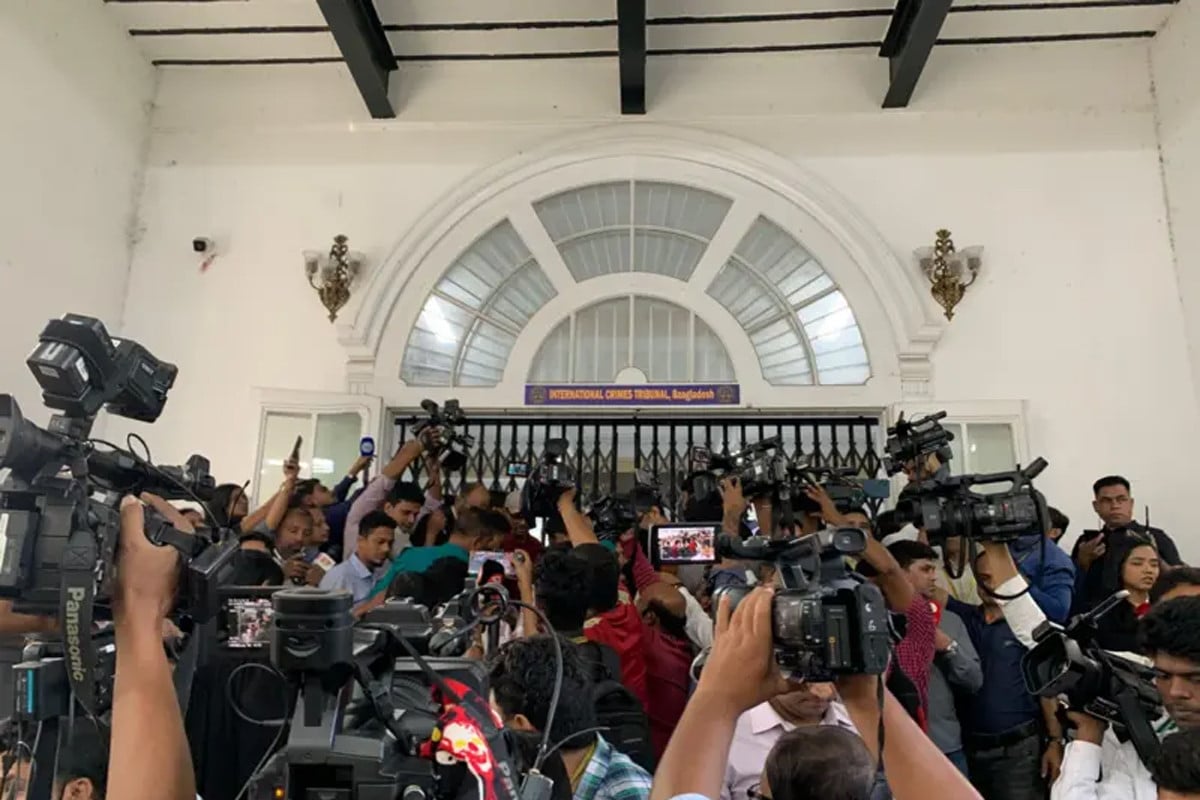 এজলাসে পৌঁছেছেন প্রসিকিউশন টিম ও আসামিপক্ষের আইনজীবী