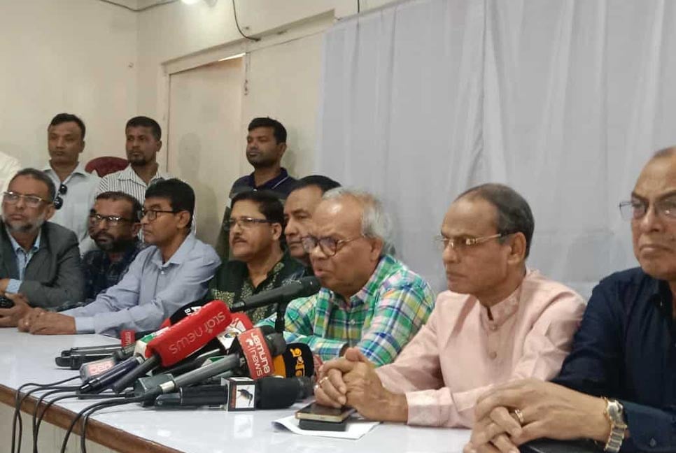 লুটের টাকায় ককটেল কিনে আওয়ামী লীগের নাশকতা : রিজভী