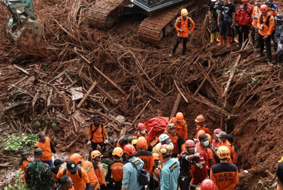 ইন্দোনেশিয়ায় ভূমিধসে ১৮ জনের প্রাণহানি