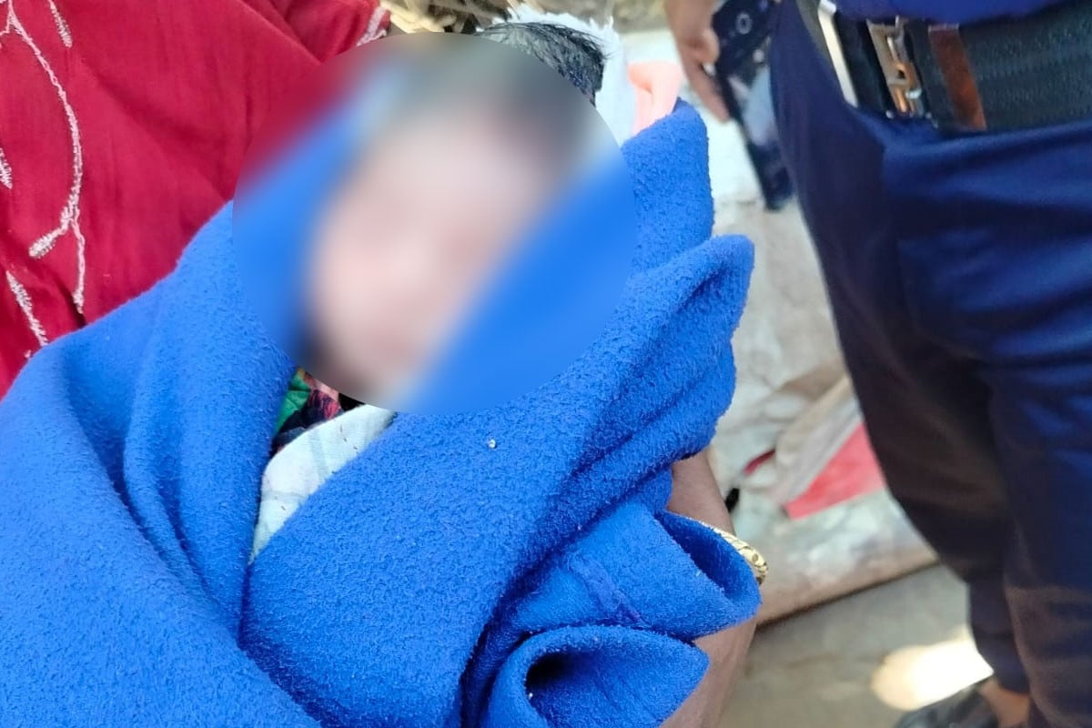 কান্নার শব্দ শুনে বাথরুম থেকে নবজাতক উদ্ধার
