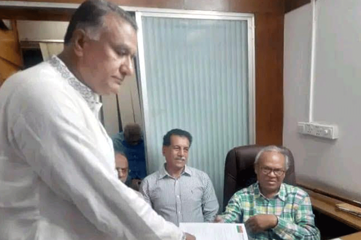 ফুলবাড়ী উপজেলা বিএনপির সভাপতির পদ ফিরে পেলেন খুরশিদ আলম মতি