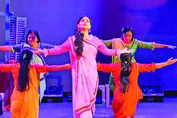 প্রাঙ্গণেমোরের শেষের কবিতা