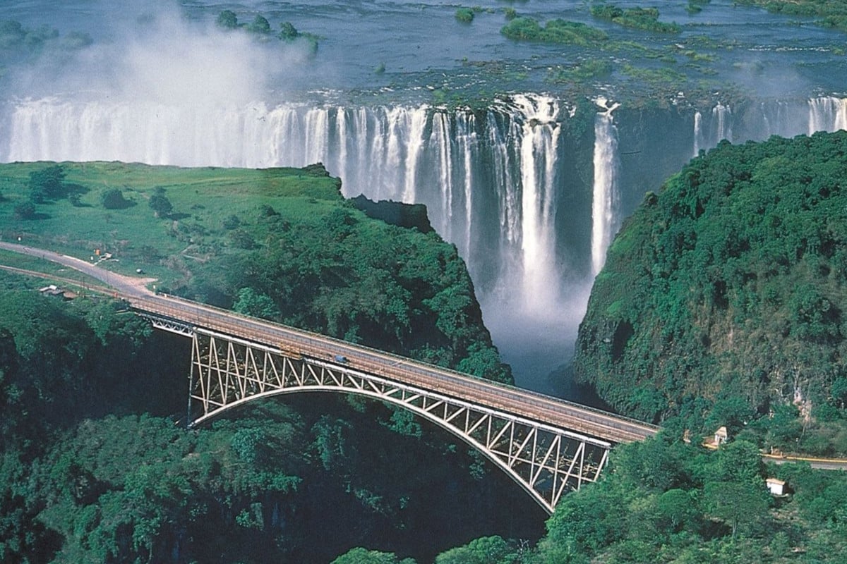 আসলে কে ভিক্টোরিয়া ফলস আবিষ্কার করেছিল?