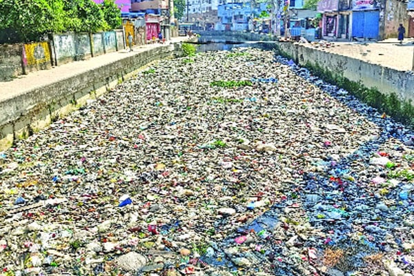 চট্টগ্রামে প্লাস্টিক বর্জ্যে সর্বনাশ ৫৭ খালের