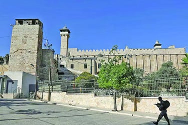 পশ্চিম তীরের ইব্রাহিমি মসজিদে মুসল্লিদের প্রবেশ বন্ধ করে দিয়েছে ইসরায়েল