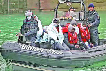 আশ্রয়প্রার্থীদের জন্য কঠোর হচ্ছে যুক্তরাজ্য