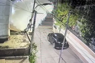 উপদেষ্টা রিজওয়ানার বাসার সামনে ককটেল বিস্ফোরণ