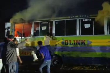 ধামরাইয়ে পার্কিং করা বাসে দুর্বৃত্তদের আগুন