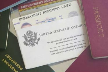 ভ্রমণ নিষেধাজ্ঞায় থাকা দেশের নাগরিকরা গ্রিন কার্ডও পাবে না?