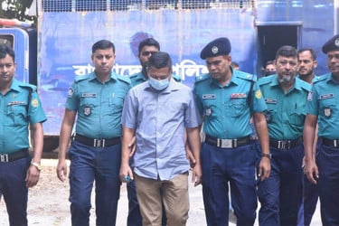 ট্রাইব্যুনালে আনা হয়েছে সাবেক আইজিপি মামুনকে