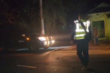 কিশোরগঞ্জে গ্রামীণ ব্যাংকে আগুন, সড়কে গাছ ফেলে অবরোধ