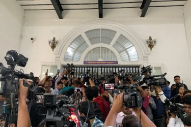 এজলাসে পৌঁছেছেন প্রসিকিউশন টিম ও আসামিপক্ষের আইনজীবী