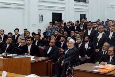 শেখ হাসিনার রায় পড়া শুরু