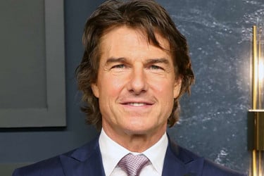 অস্কার গ্রহণ করলেন টম ক্রুজ