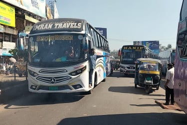 বরিশালের নথুল্লাবাদ টার্মিনাল থেকে বাস চলাচল শুরু
