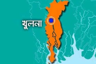 হাসিনার বিরুদ্ধে রায় ঘোষণা: খুলনায় শেখ বাড়িতে আগুন