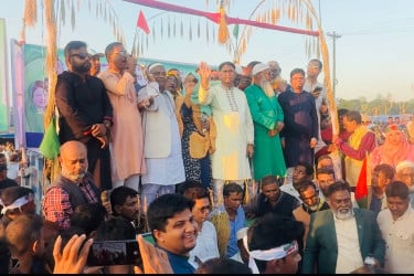 নওগাঁর মান্দায় ধানের শীষে ডা. টিপুর নির্বাচনী পথসভা