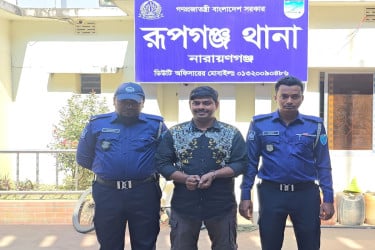 রূপগঞ্জে ৩ ককটেলসহ যুবলীগ নেতা গ্রেফতার