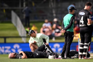 মিচেলকে নিয়ে শঙ্কা, কিউই দলে ডাক পেলেন নিকোলস