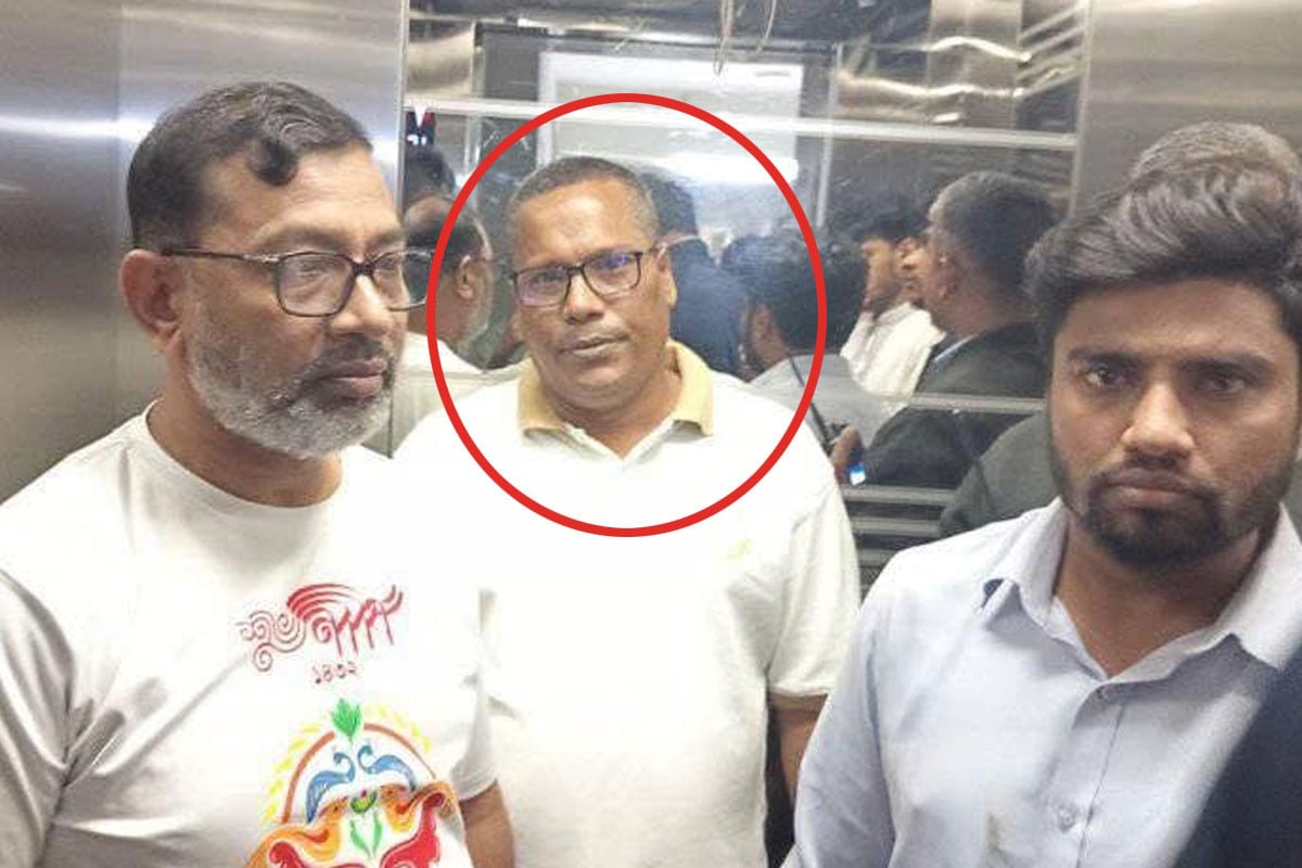 হাসিনার পক্ষে স্ট্যাটাস, ঢাবির ডেপুটি রেজিস্টার আটক