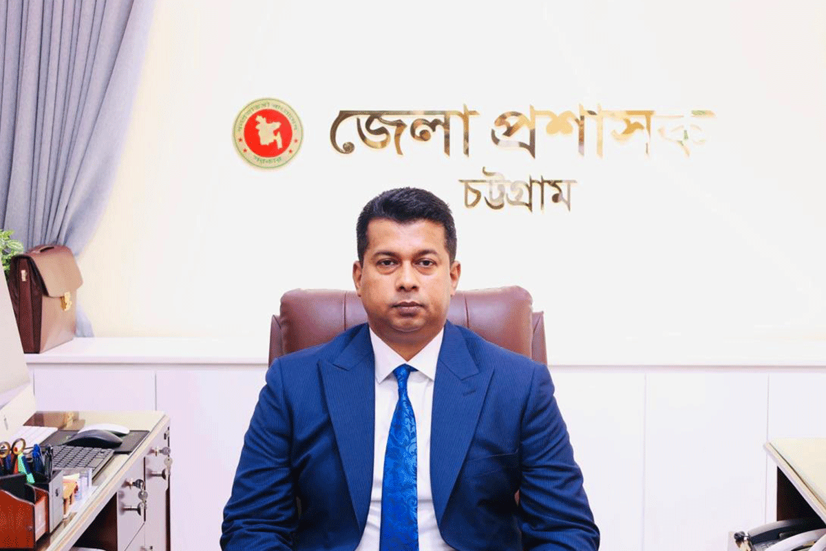 চট্টগ্রামে যোগ দিলেন সেই মানবিক ডিসি জাহিদুল