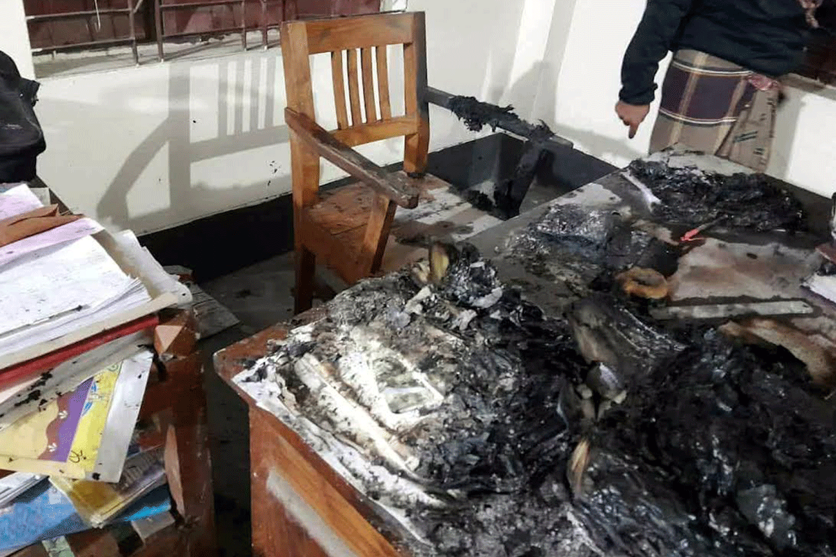 মাগুরায় গ্রামীণ ব্যাংক শাখায় অগ্নিকাণ্ড