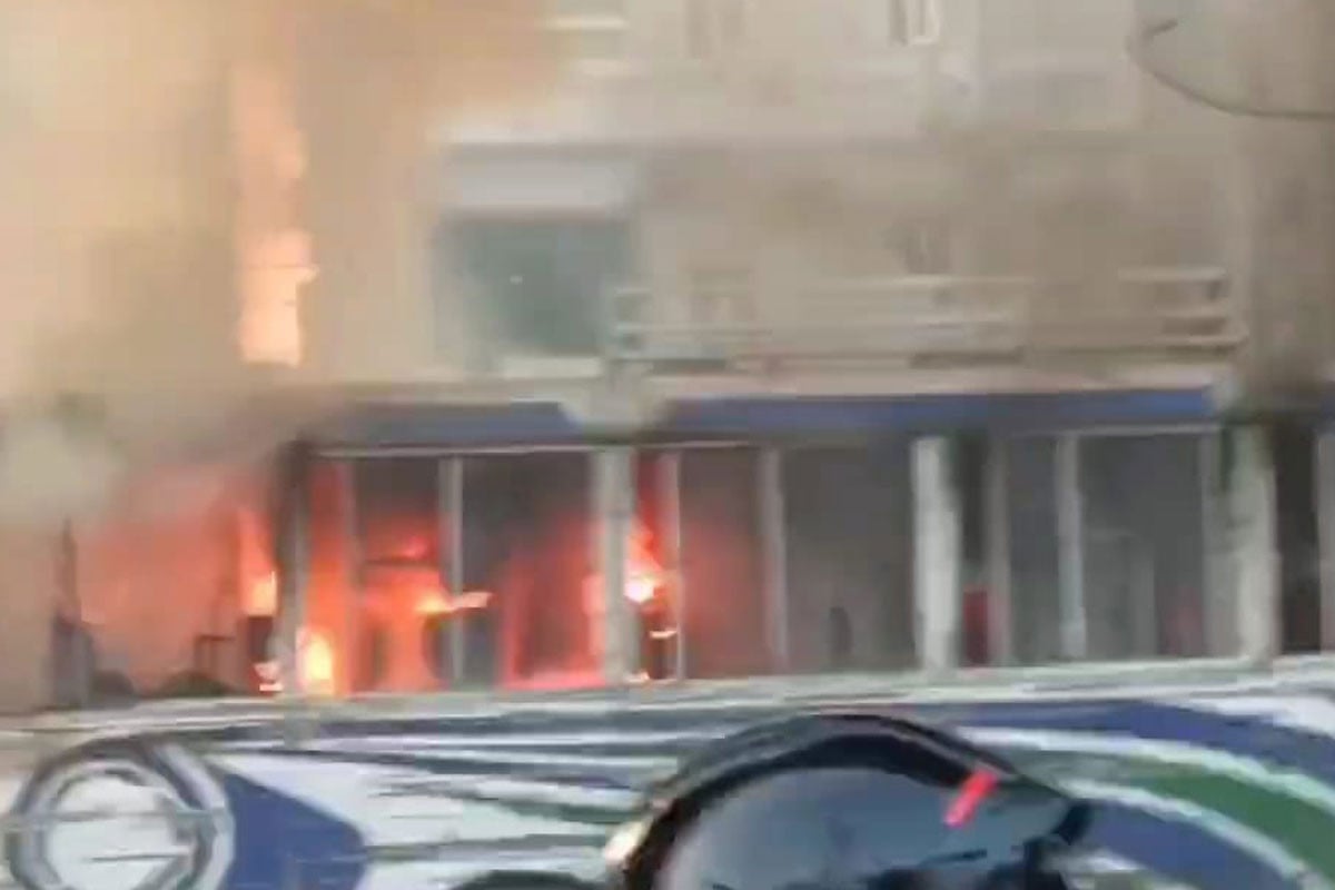 আশুলিয়ায় চলন্ত শ্রমিকবাহী বাসে আগুন