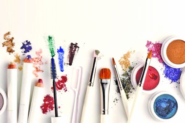 প্রসাধনীর যত্ন : ত্বক রক্ষার অপরিহার্য নিয়ম