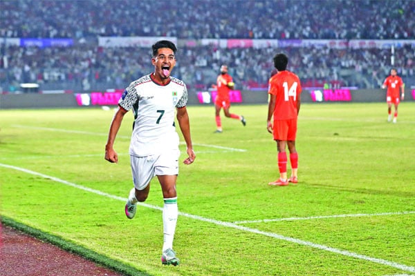 ঢাকাতেই ভারত জয়ের আনন্দ