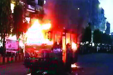 আগুন নাশকতা গাড়ি স্থাপনায়