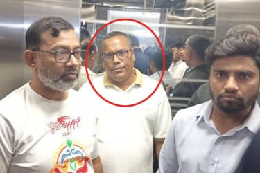 হাসিনার পক্ষে স্ট্যাটাস, ঢাবির ডেপুটি রেজিস্টার আটক