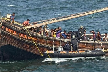 নৌকাসহ ৭৯ বাংলাদেশি জেলেকে ধরে নিয়ে গেছে ভারতীয় কোস্টগার্ড