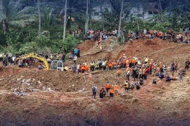 ইন্দোনেশিয়ায় ভূমিধসে ১৮ জনের মৃত্যু