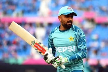 বাবর আজমকে আইসিসির শাস্তি