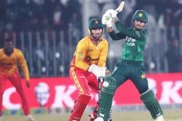জিম্বাবুয়েকে ৫ উইকেটে হারাল পাকিস্তান