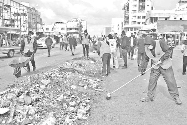 পরিষ্কার করছে গাজা শহর