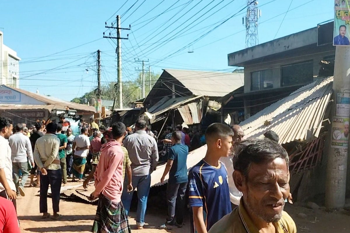কুড়িগ্রাম পৌরবাজারে অর্ধশতাধিক দোকান উচ্ছেদ, ব্যবসায়ীদের ক্ষোভ