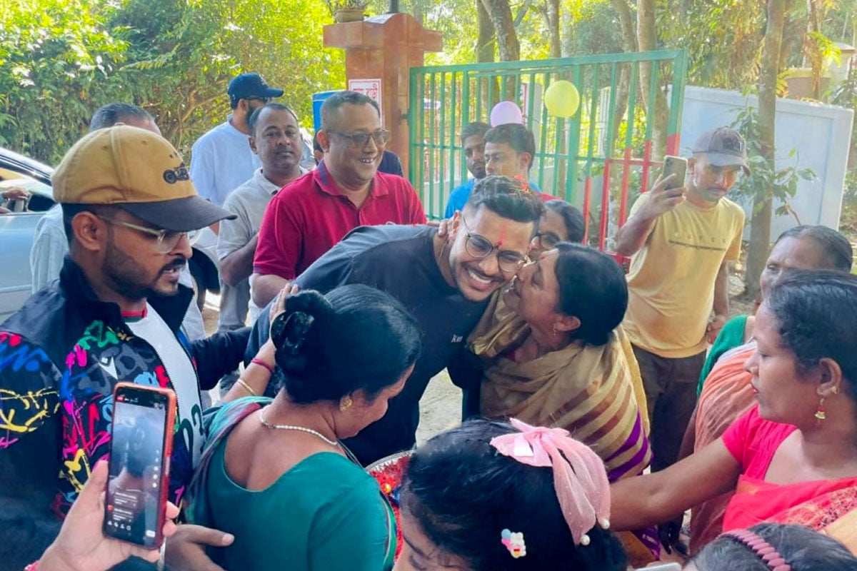 শ্রীমঙ্গলে নিজ বাড়িতে ফিরে উচ্ছ্বসিত শমিত সোম