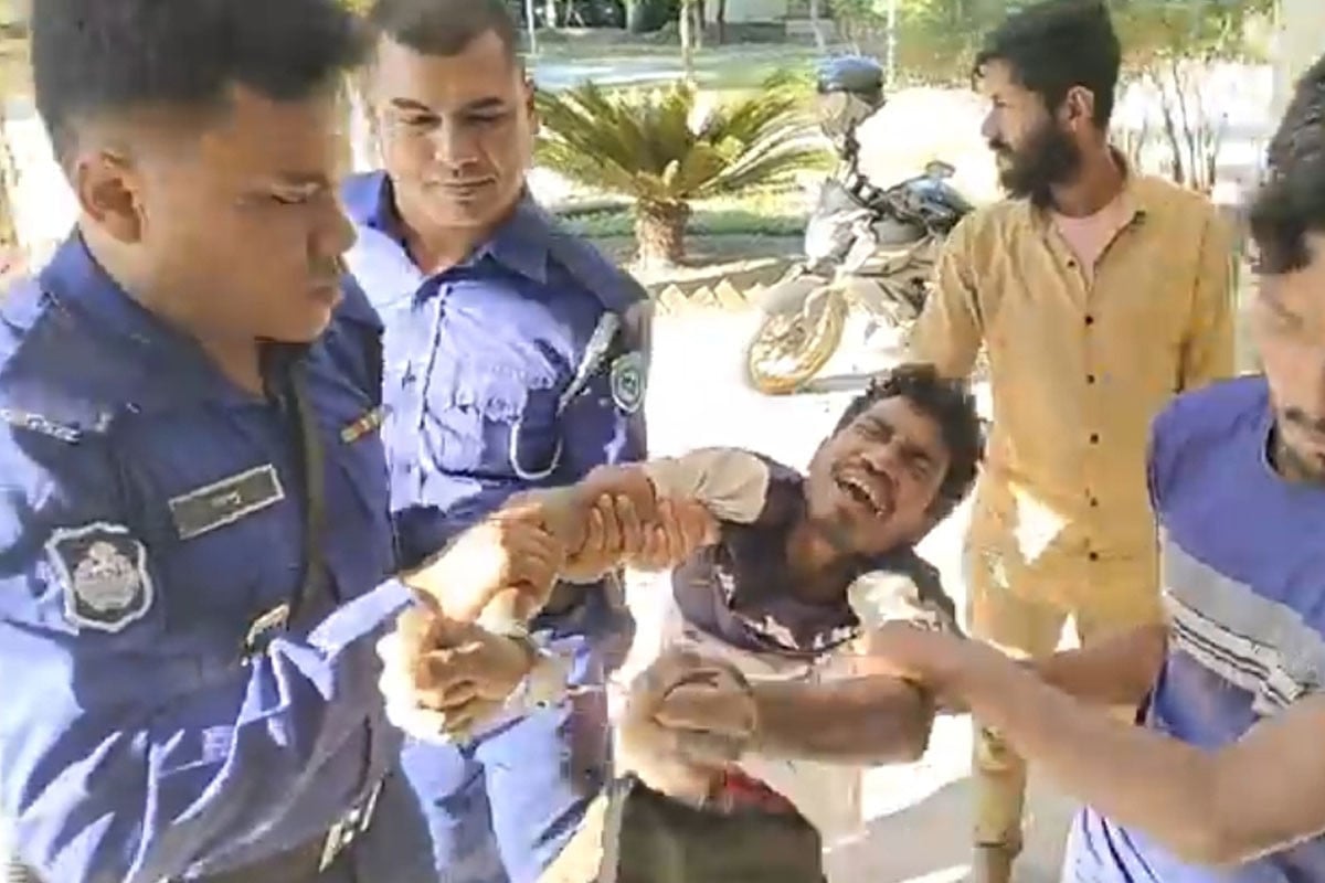 নেশার টাকা না পেয়ে বাড়িতে আগুন, পিতার অভিযোগে পুত্রের কারাদণ্ড