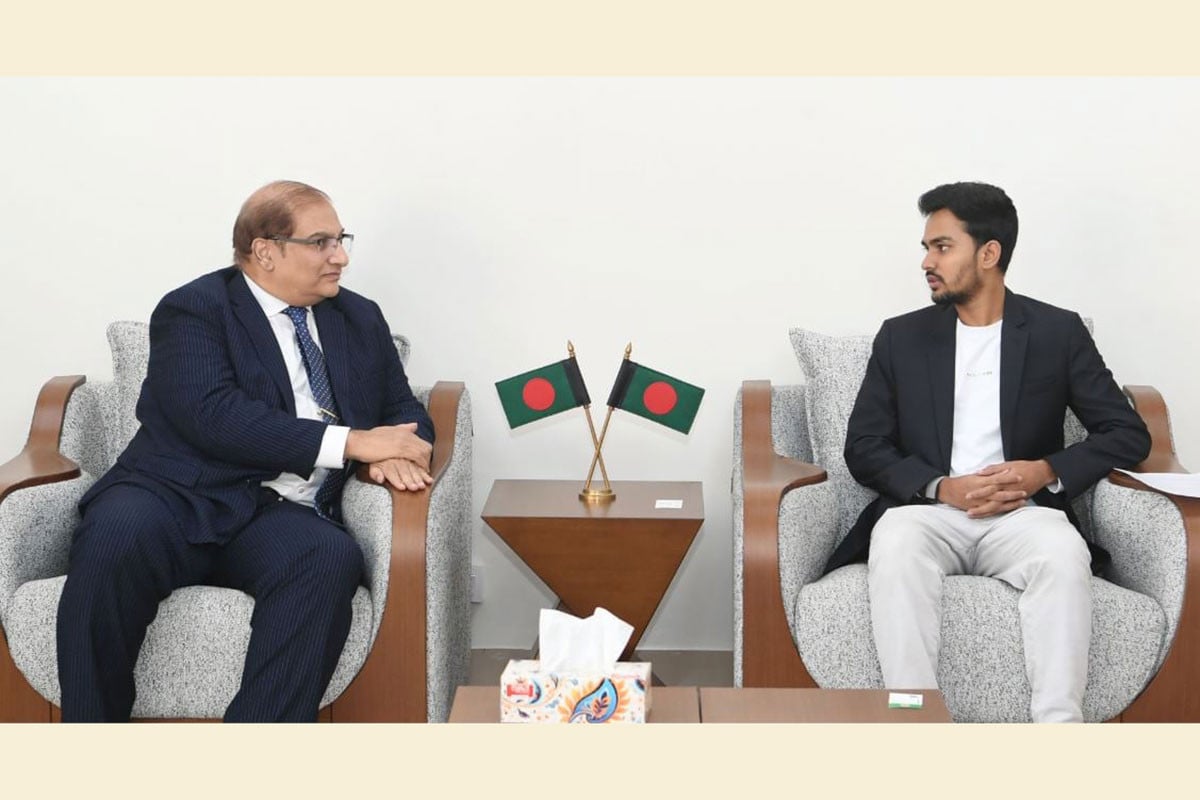 স্থানীয় সরকার উপদেষ্টার সঙ্গে পাকিস্তানের হাইকমিশনারের সৌজন্য সাক্ষাৎ