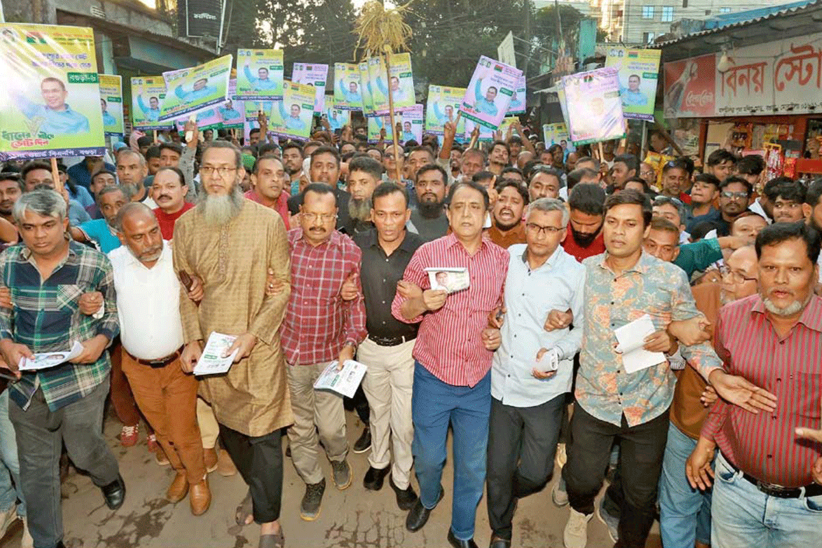 বগুড়ায় তারেক রহমানের পক্ষে ভোট চেয়ে গণসংযোগ